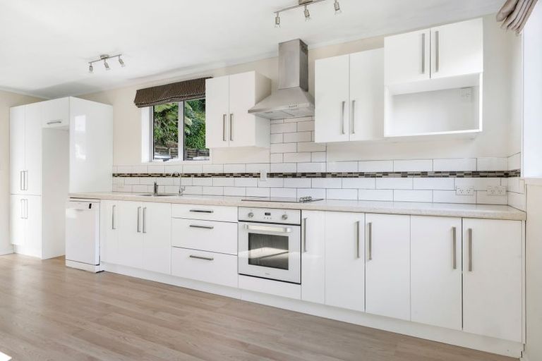 Photo of property in 9 Ambury Place, Merrilands, New Plymouth, 4312