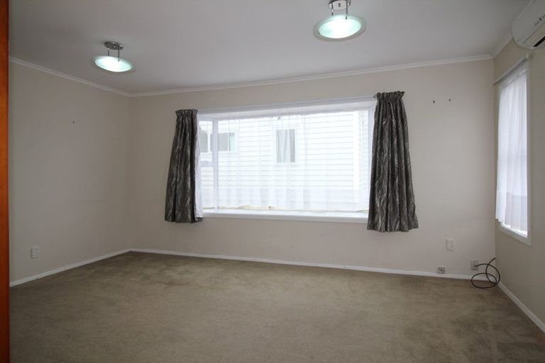 Photo of property in 13 Warrington Grove, Newlands, Wellington, 6037