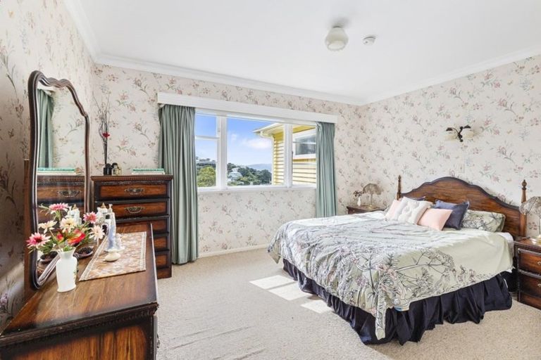 Photo of property in 153 The Ridgeway, Mornington, Wellington, 6021