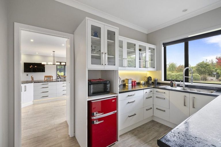 Photo of property in 35 Stonebrook Lane, Kelvin Grove, Palmerston North, 4470