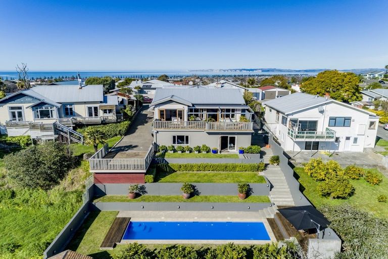 Photo of property in 11 Lawrence Road, Hospital Hill, Napier, 4110