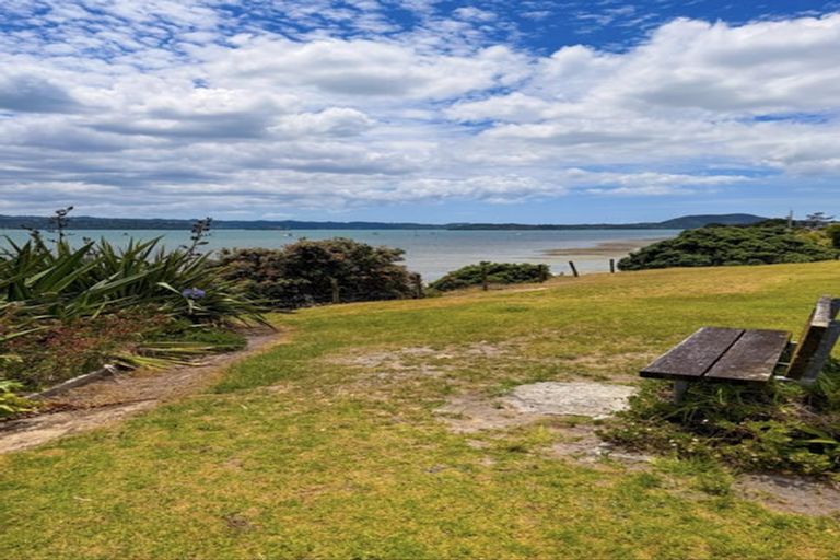 Photo of property in 33 Shearwater Street, One Tree Point, 0118