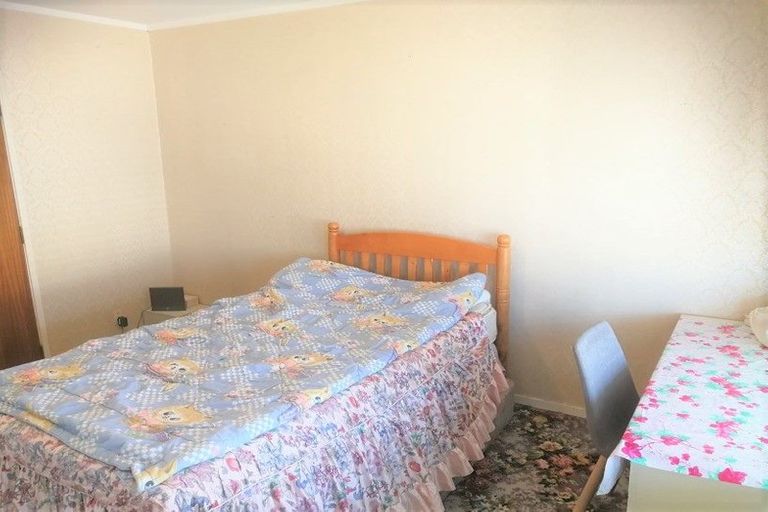 Photo of property in 17a Covil Avenue, Te Atatu South, Auckland, 0610