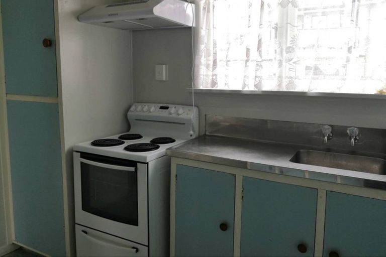 Photo of property in 33 Wairau Avenue, Avondale, Auckland, 1026