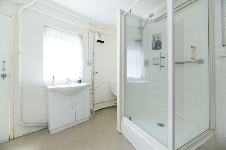 Photo of property in 27 Crompton Road, Massey, Auckland, 0614