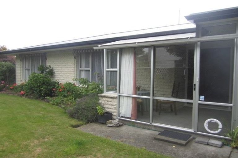 Photo of property in 220 Memorial Avenue, Burnside, Christchurch, 8053