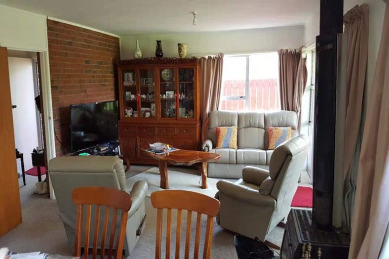 Photo of property in 2/76 Glenvar Road, Torbay, Auckland, 0630