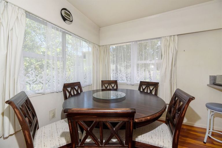 Photo of property in 27 Crompton Road, Massey, Auckland, 0614