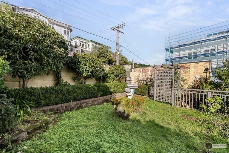 Photo of property in 6 Hawker Street, Mount Victoria, Wellington, 6011