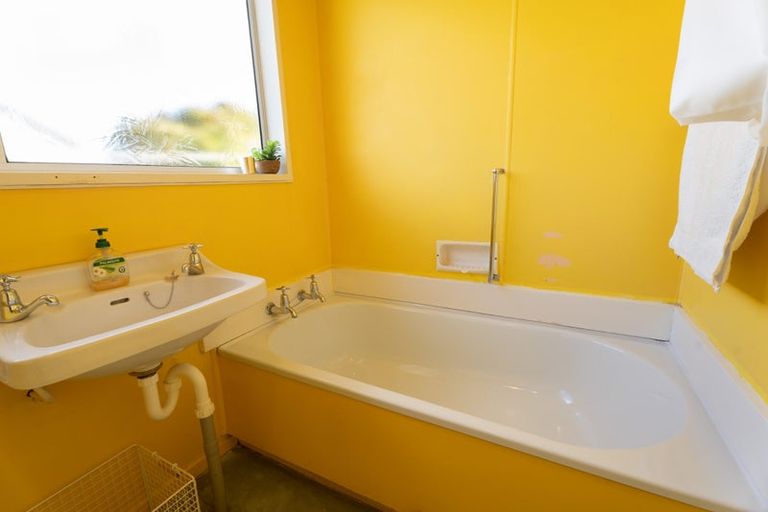 Photo of property in 1e Herewini Street, Titahi Bay, Porirua, 5022