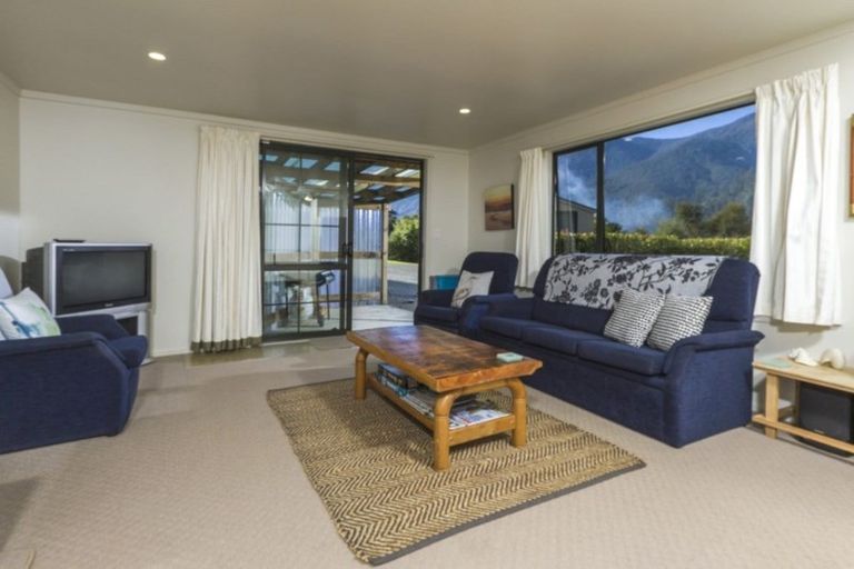 Photo of property in 6 Kaimiko Place, Okiwi Bay, 7193
