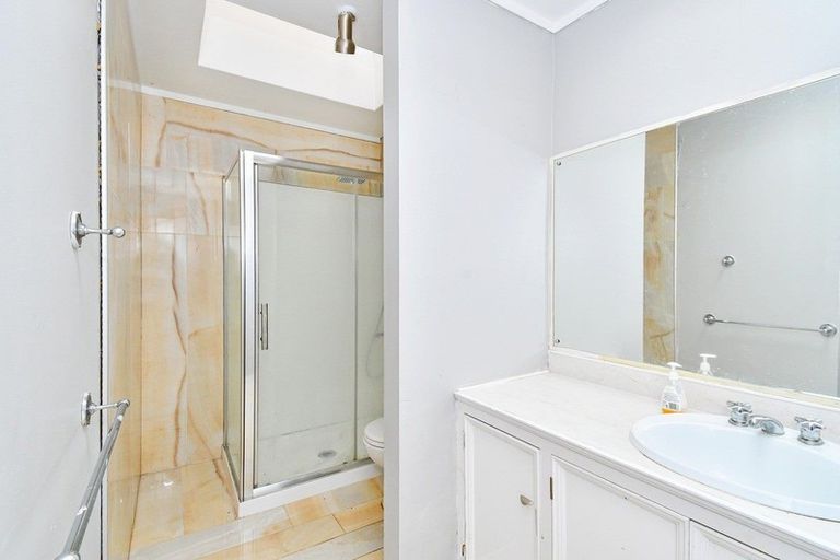 Photo of property in 20 Ganymede Place, Half Moon Bay, Auckland, 2012