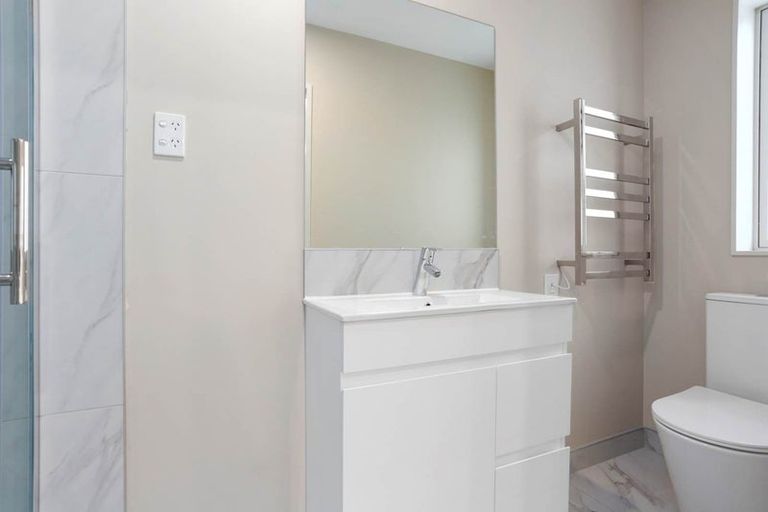 Photo of property in 10a Roberts Road, Te Atatu South, Auckland, 0610