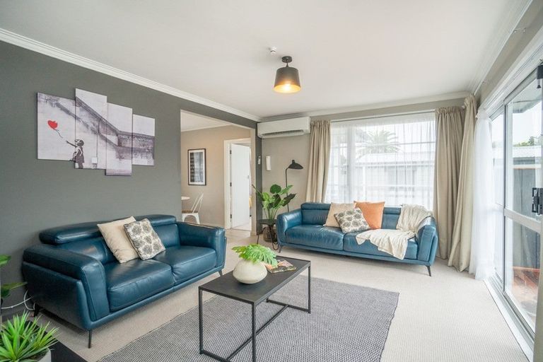 Photo of property in 2 Chester Crescent, West End, Palmerston North, 4410