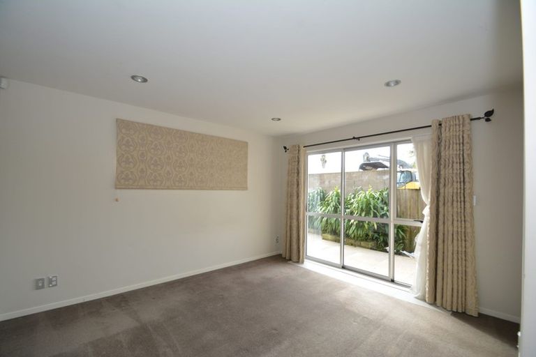 Photo of property in 5a Graham Avenue, Te Atatu Peninsula, Auckland, 0610
