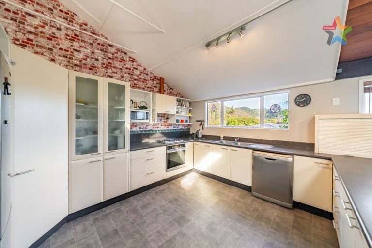 Photo of property in 57 Oroua Street, Eastbourne, Lower Hutt, 5013