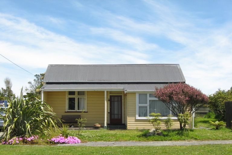 Photo of property in 2 Queen Street, Westport, 7825