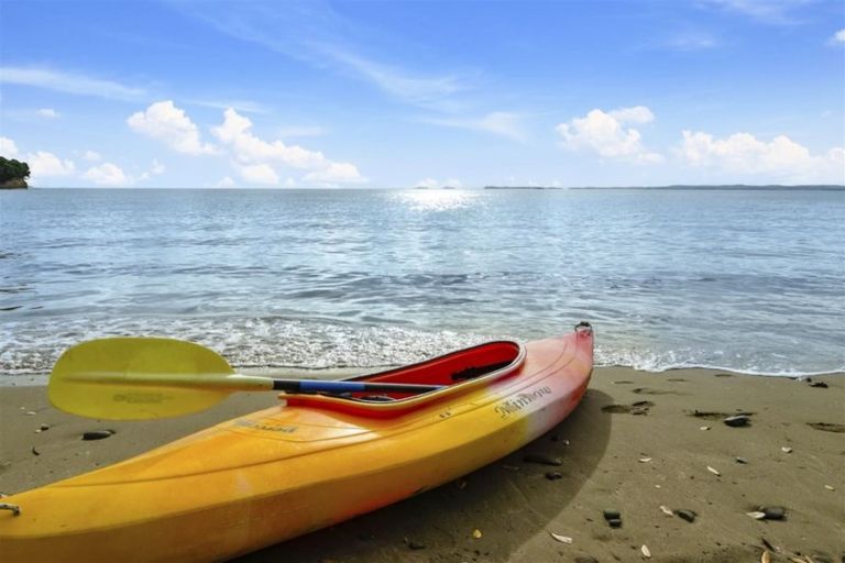 Photo of property in 25 Bournemouth Terrace, Murrays Bay, Auckland, 0630