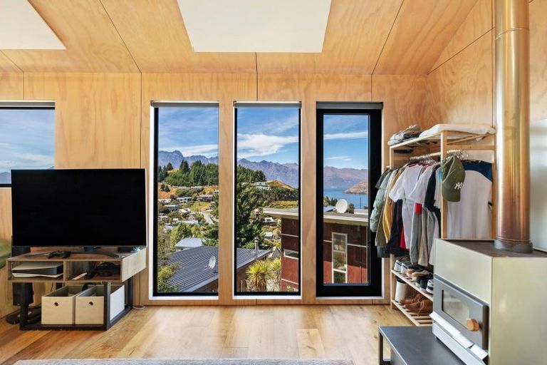 Photo of property in 45 Dart Place, Fernhill, Queenstown, 9300