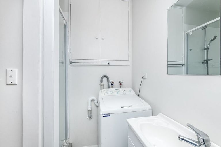 Photo of property in 11 Miles Crescent, Newlands, Wellington, 6037