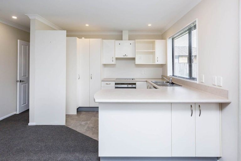 Photo of property in 6c Savage Crescent, Upper Hutt Central, Upper Hutt, 5018