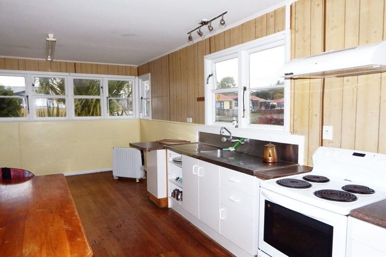 Photo of property in 2 Lambert Street, Marton, 4710