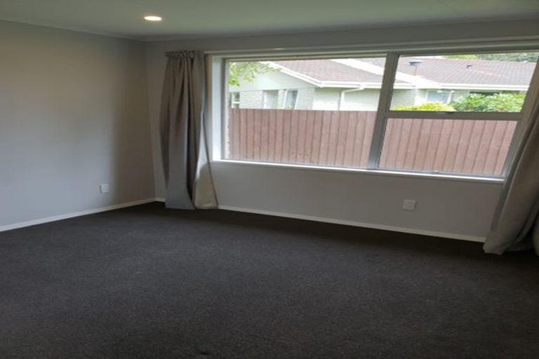 Photo of property in 8 Saunders Place, Redwood, Christchurch, 8051