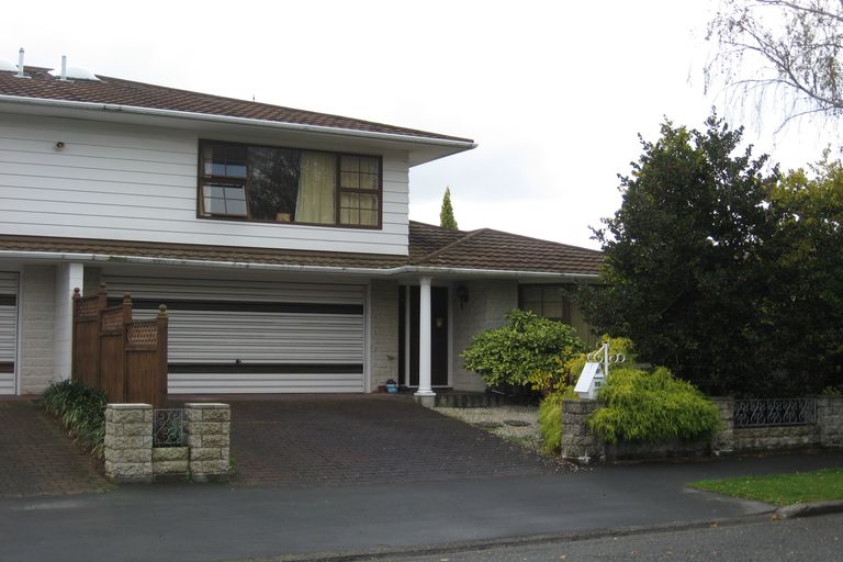 Photo of property in 2/70 Parkstone Avenue, Ilam, Christchurch, 8041