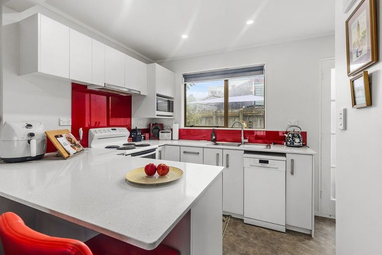 Photo of property in 2/29 Main Road, Tawa, Wellington, 5028