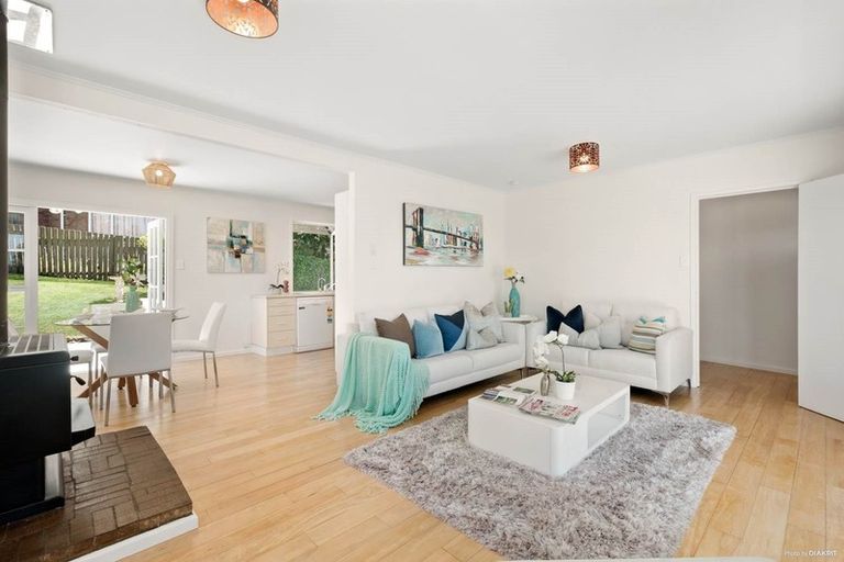 Photo of property in 18 Kerria Place, Sunnynook, Auckland, 0620