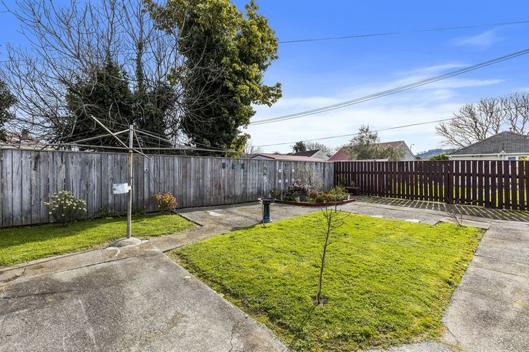 Photo of property in 17 Hewer Crescent, Naenae, Lower Hutt, 5011