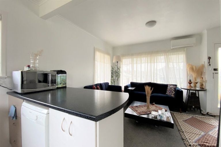 Photo of property in 3/6 Corrella Road, Belmont, Auckland, 0622