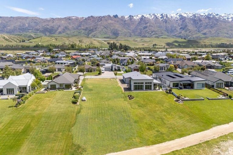 Photo of property in 22 De Bettencor Place, Mount Pisa, Cromwell, 9383