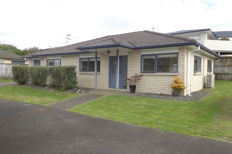 Photo of property in 17 Hassan Drive, Massey, Auckland, 0614