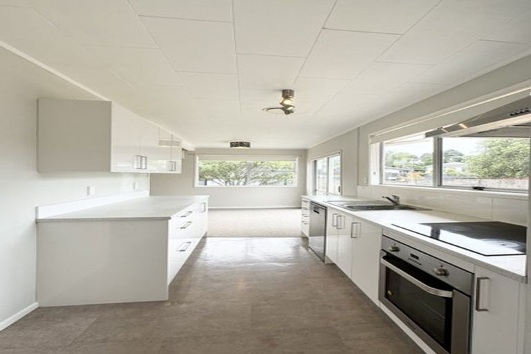 Photo of property in 9 Salamanca Road, Sunnynook, Auckland, 0620