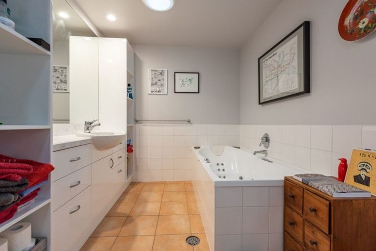 Photo of property in 23 Alexandra Road, Roseneath, Wellington, 6021