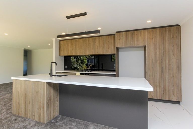 Photo of property in 5 Mackillop Way, Brooklands, New Plymouth, 4310