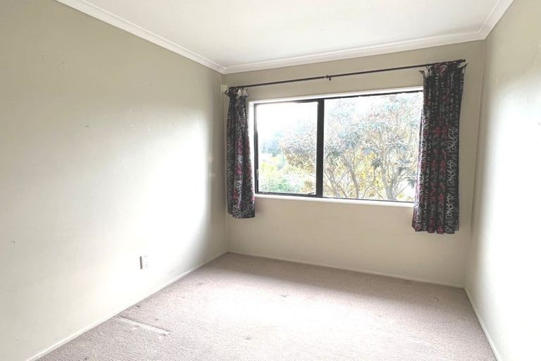 Photo of property in 1/13a Kitewao Street, Northcote, Auckland, 0627