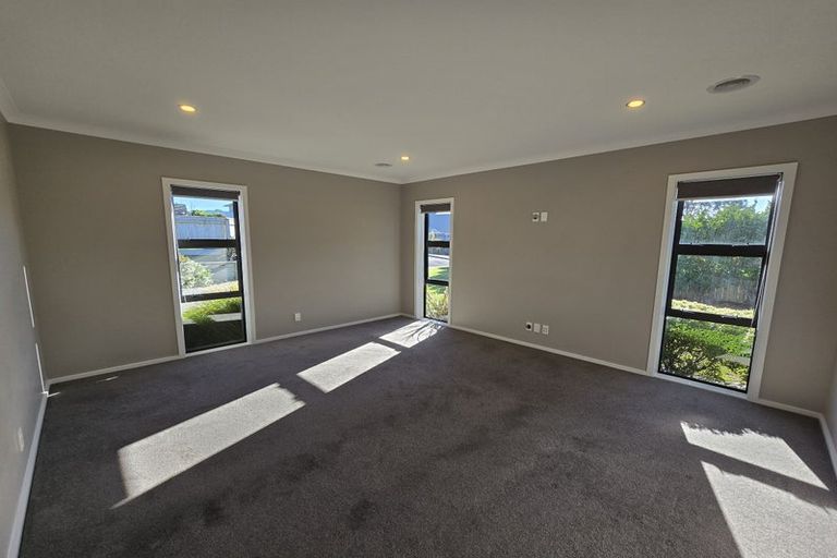 Photo of property in 116 Endeavour Drive, Whitby, Porirua, 5024