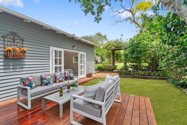 Photo of property in 15 Duders Avenue, Devonport, Auckland, 0624