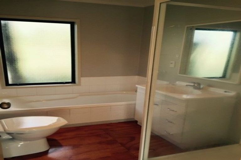 Photo of property in 7a Erica Road, Sunnynook, Auckland, 0620