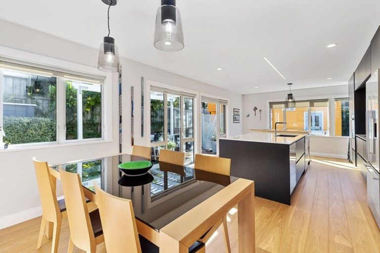 Photo of property in 30a Mandalay Terrace, Khandallah, Wellington, 6035