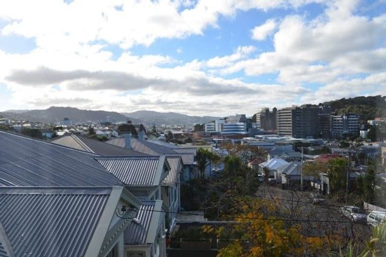 Photo of property in 15 Kenwyn Terrace, Newtown, Wellington, 6021