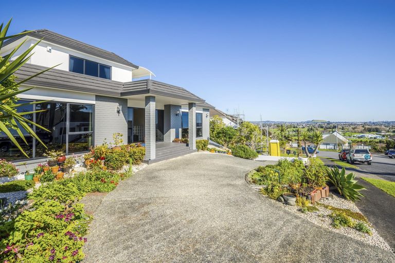 Photo of property in 22 Mccahill Views, Botany Downs, Auckland, 2010