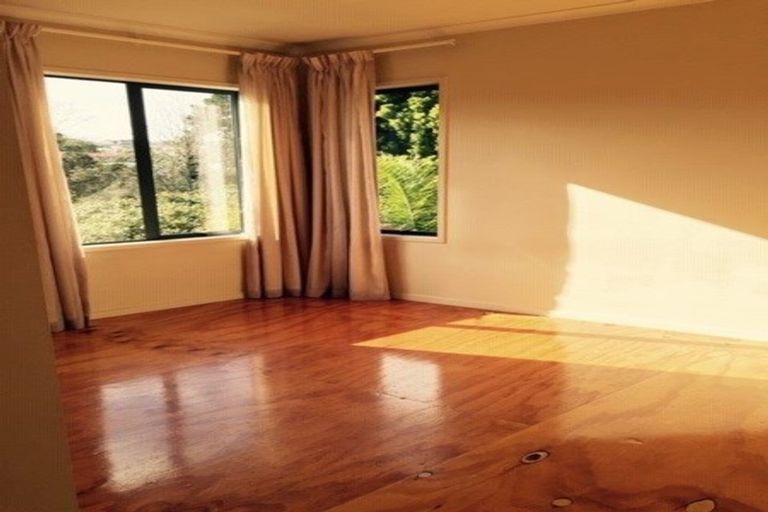 Photo of property in 7a Erica Road, Sunnynook, Auckland, 0620