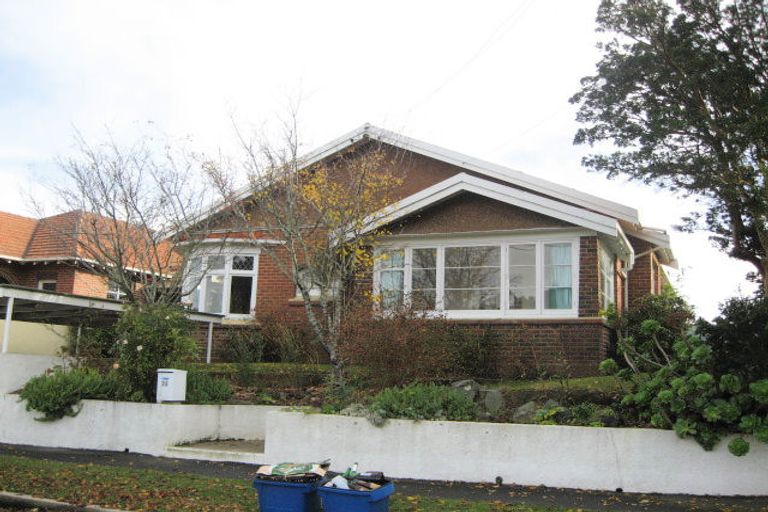 Photo of property in 35 Grandview Crescent, Opoho, Dunedin, 9010