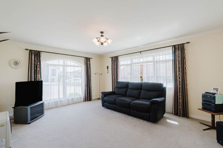 Photo of property in 82 Rototuna Road, Rototuna, Hamilton, 3210