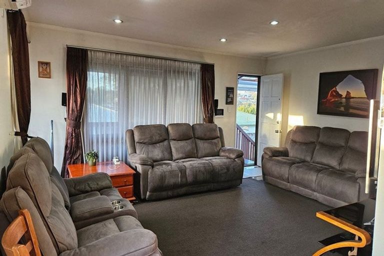 Photo of property in 19a Crystal Avenue, Glendene, Auckland, 0602
