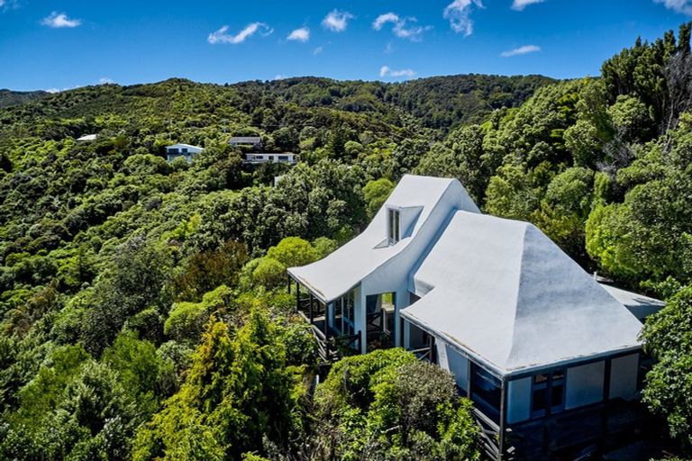 Photo of property in 65 Howard Road, Point Howard, Lower Hutt, 5013