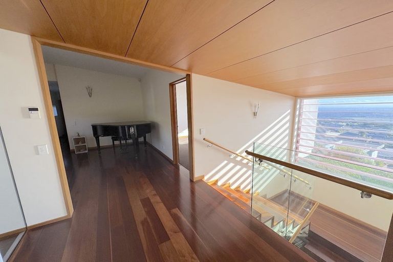 Photo of property in 2 Clearview Lane, Mount Pleasant, Christchurch, 8081